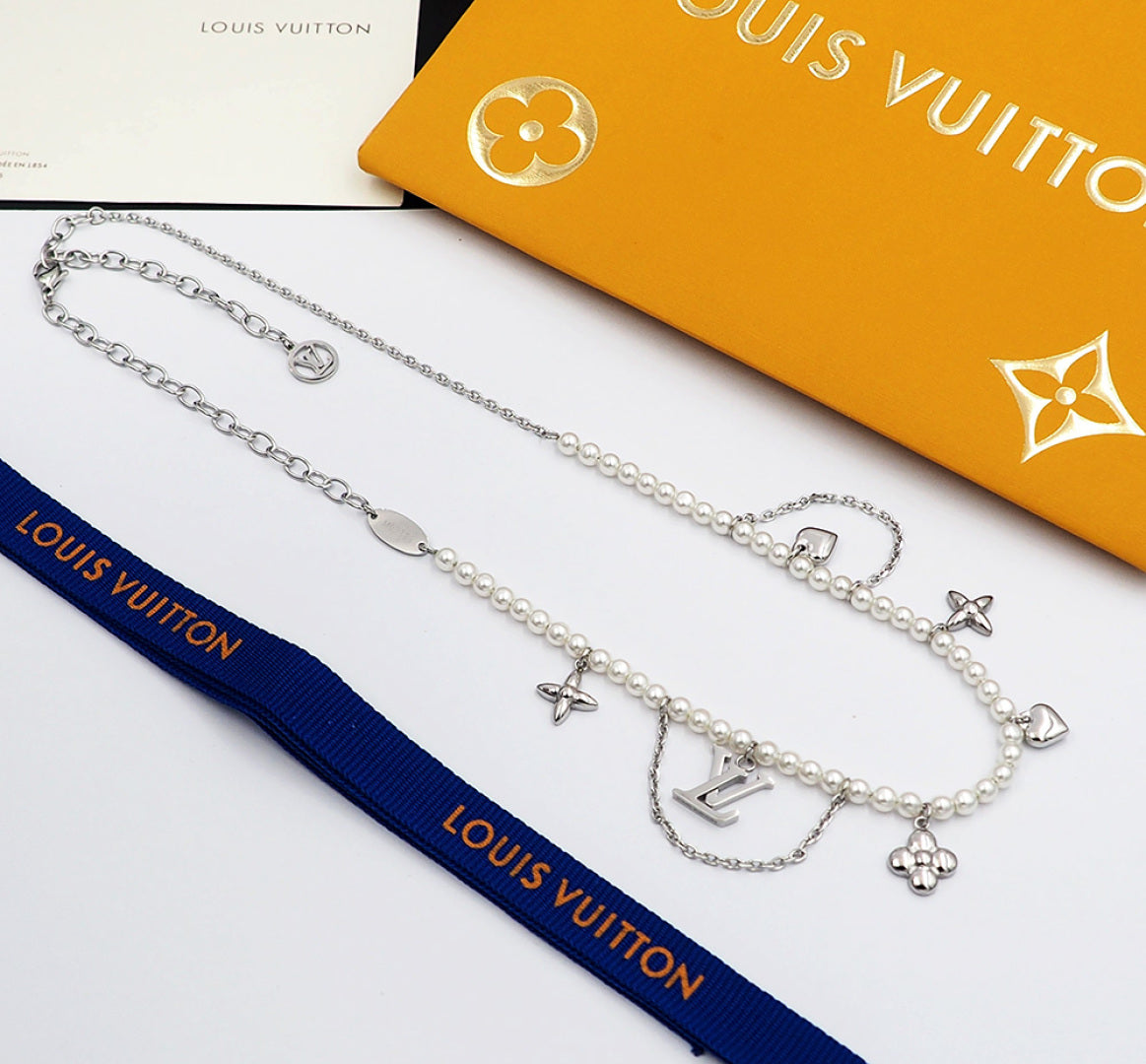 jewelry/necklace/model:352027