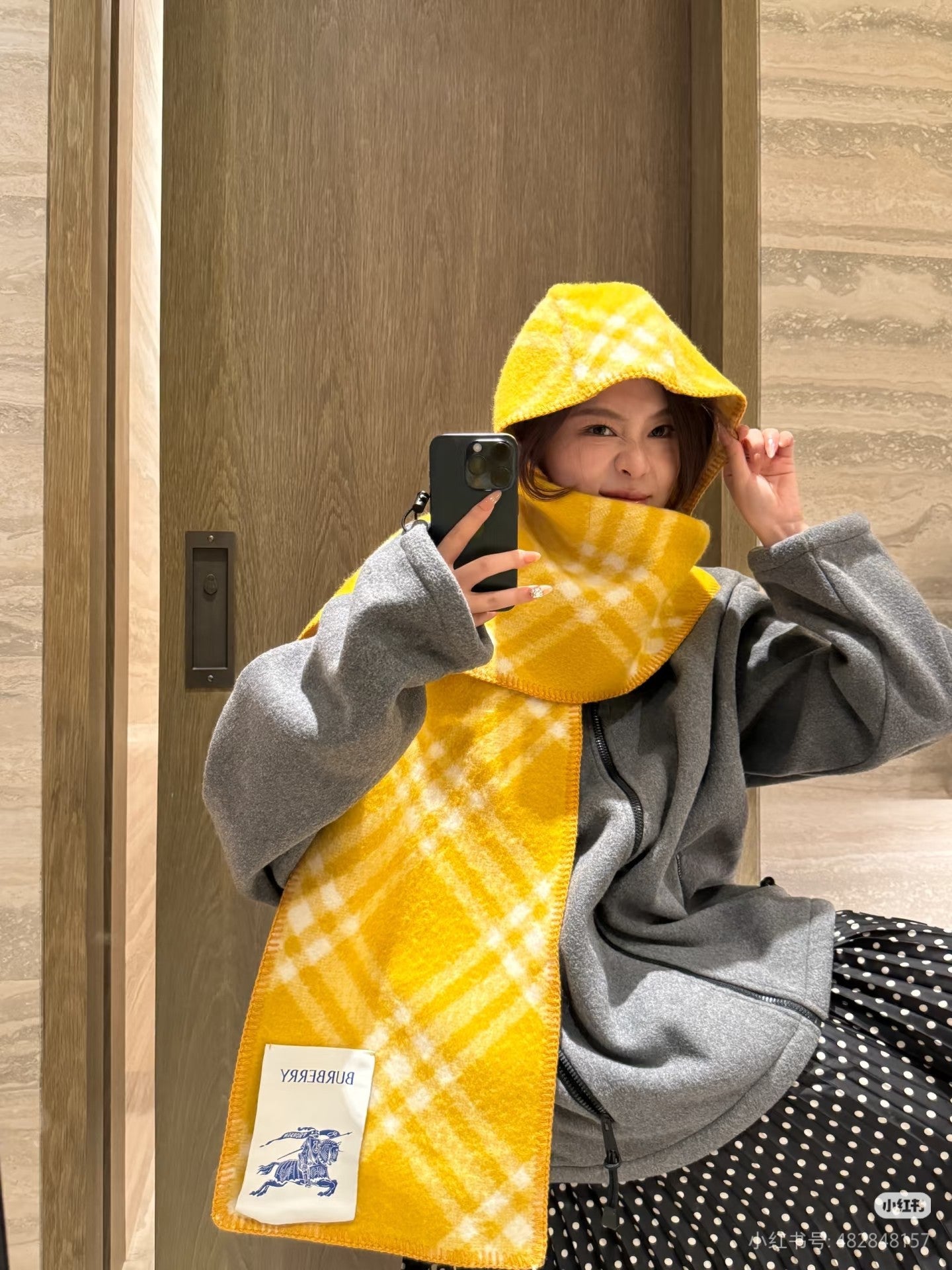 scarf/model: T75