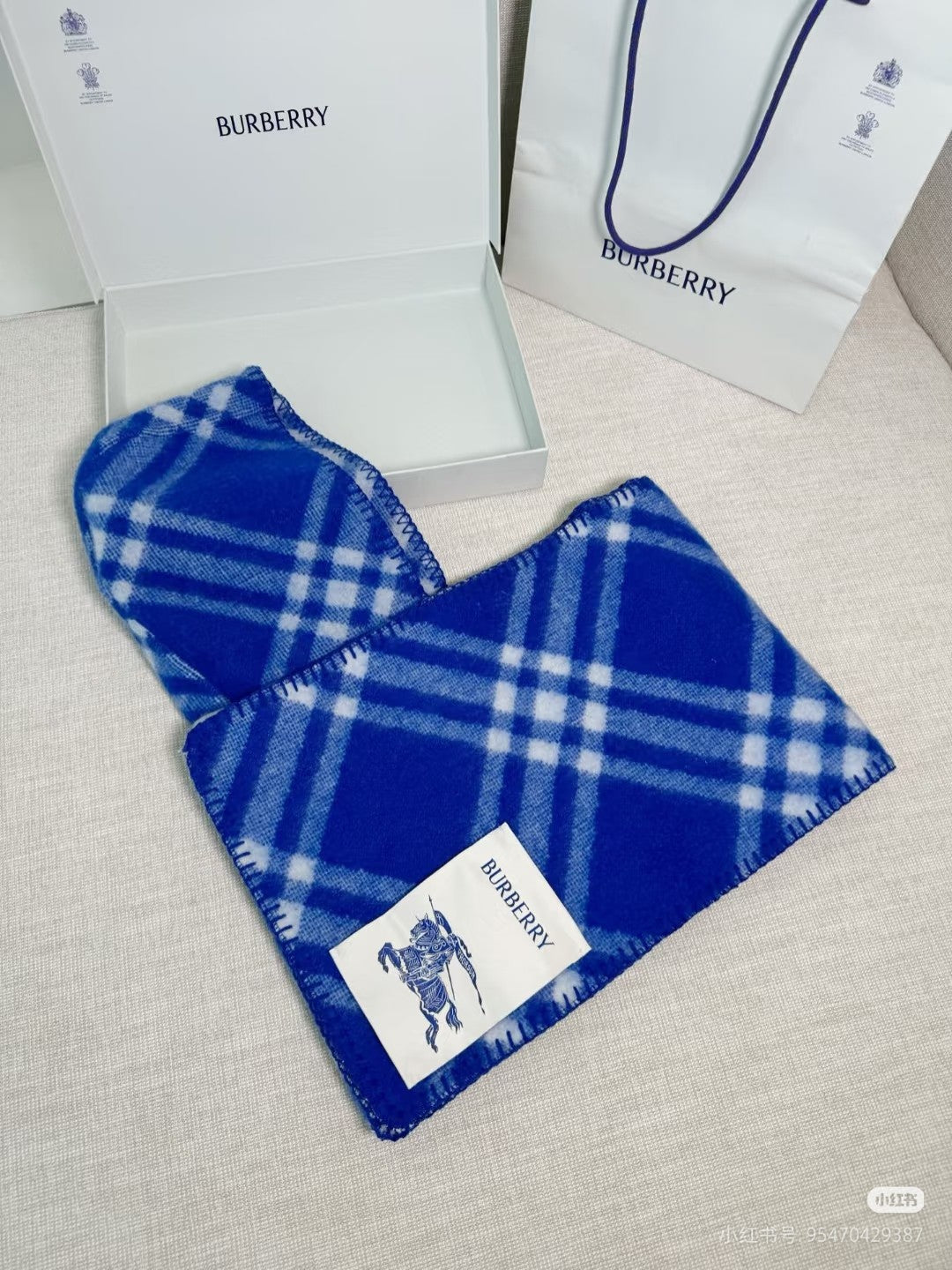 scarf/model: T75