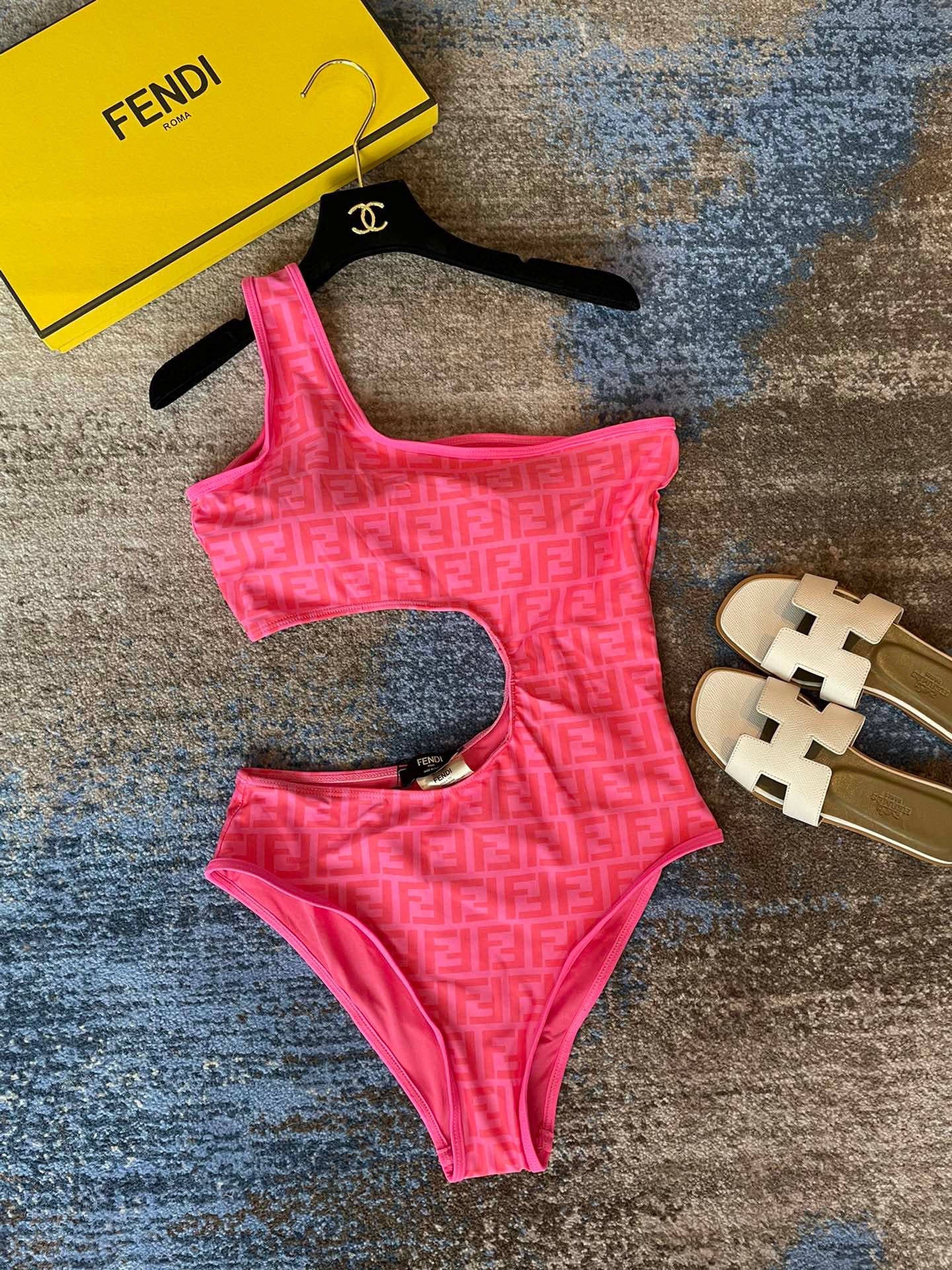 Swimsuit/Model: Y107