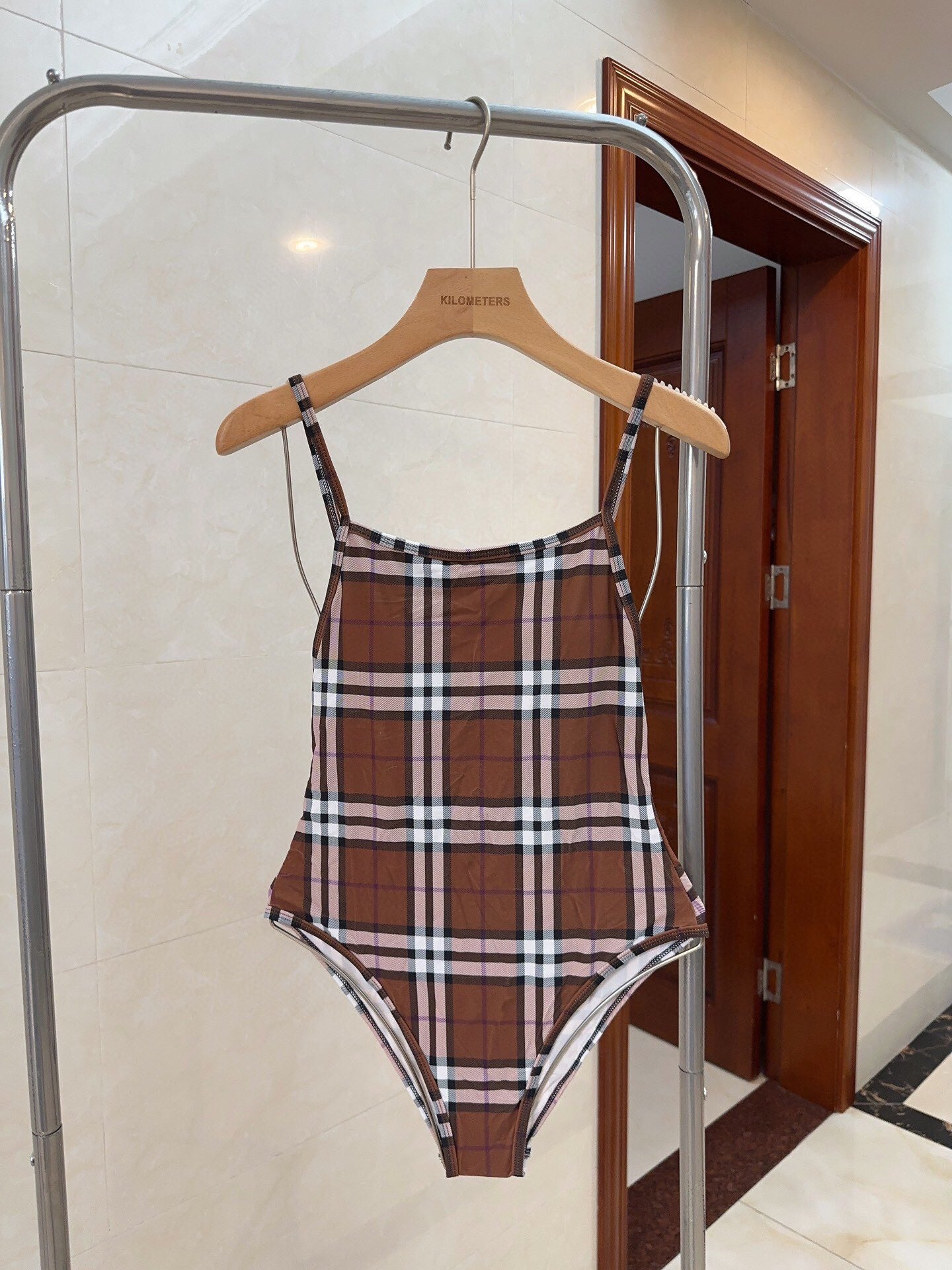 Swimsuit/Model: Y107