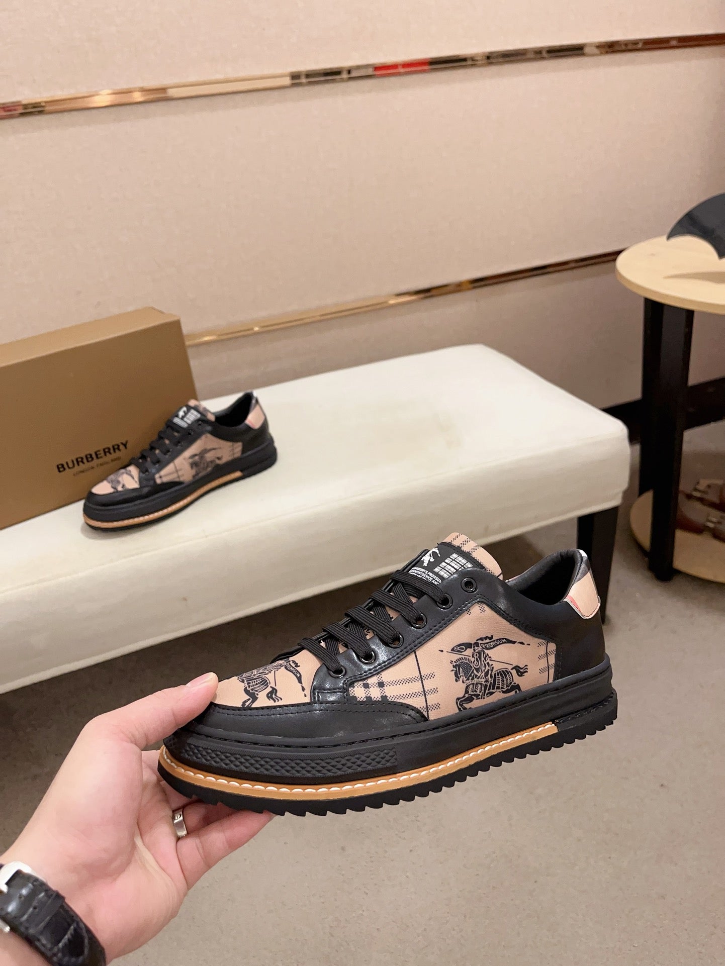 Shoes/Model:X98