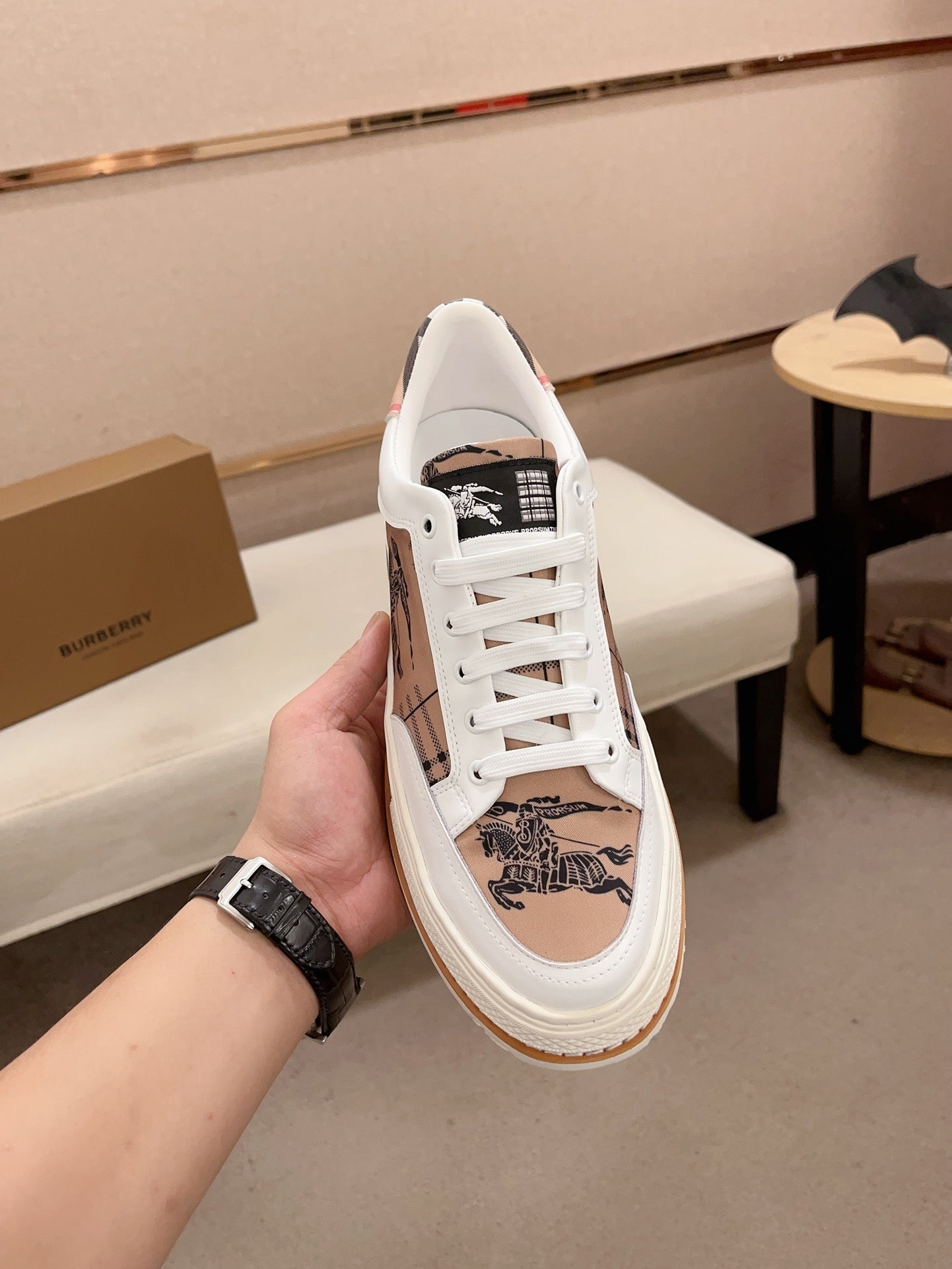 Shoes/Model:X98