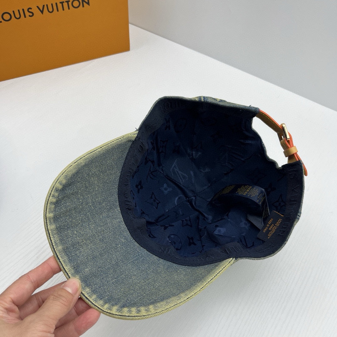 hat/ model: T32