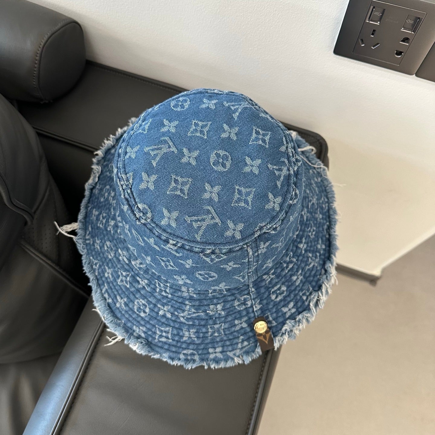 hat/ model: T33