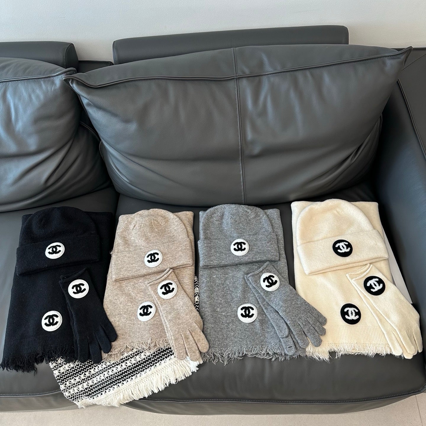 Three-piece set/model: T65