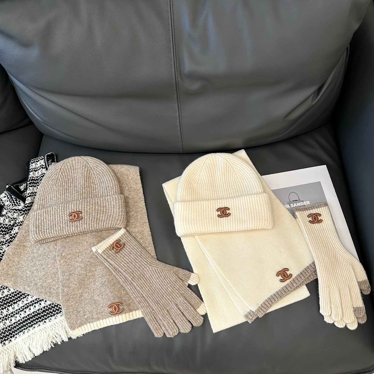 Three-piece set/model: T61