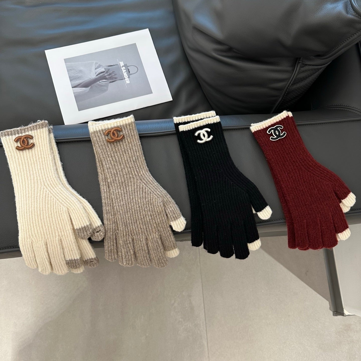 Three-piece set/model: T61
