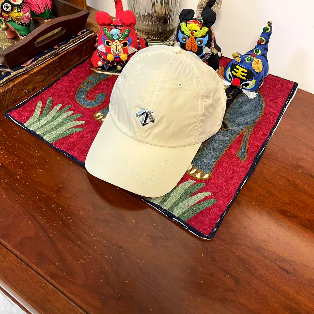hat/ model: T23