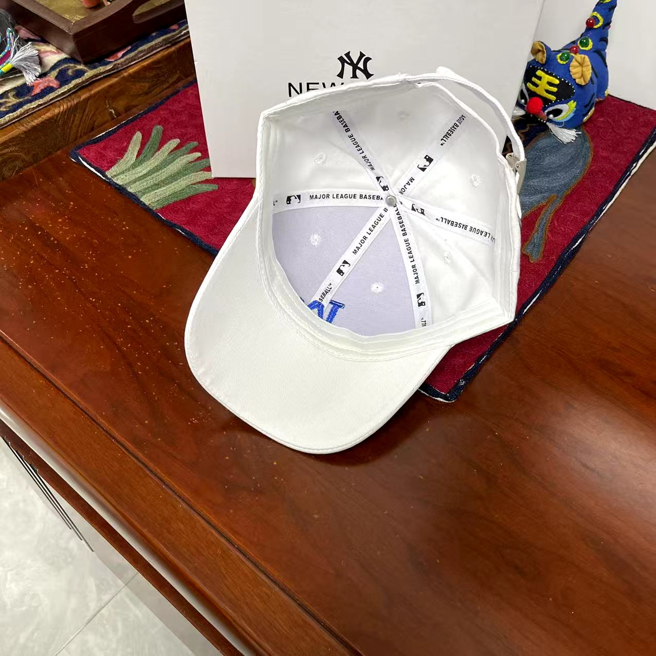 hat/ model: T21