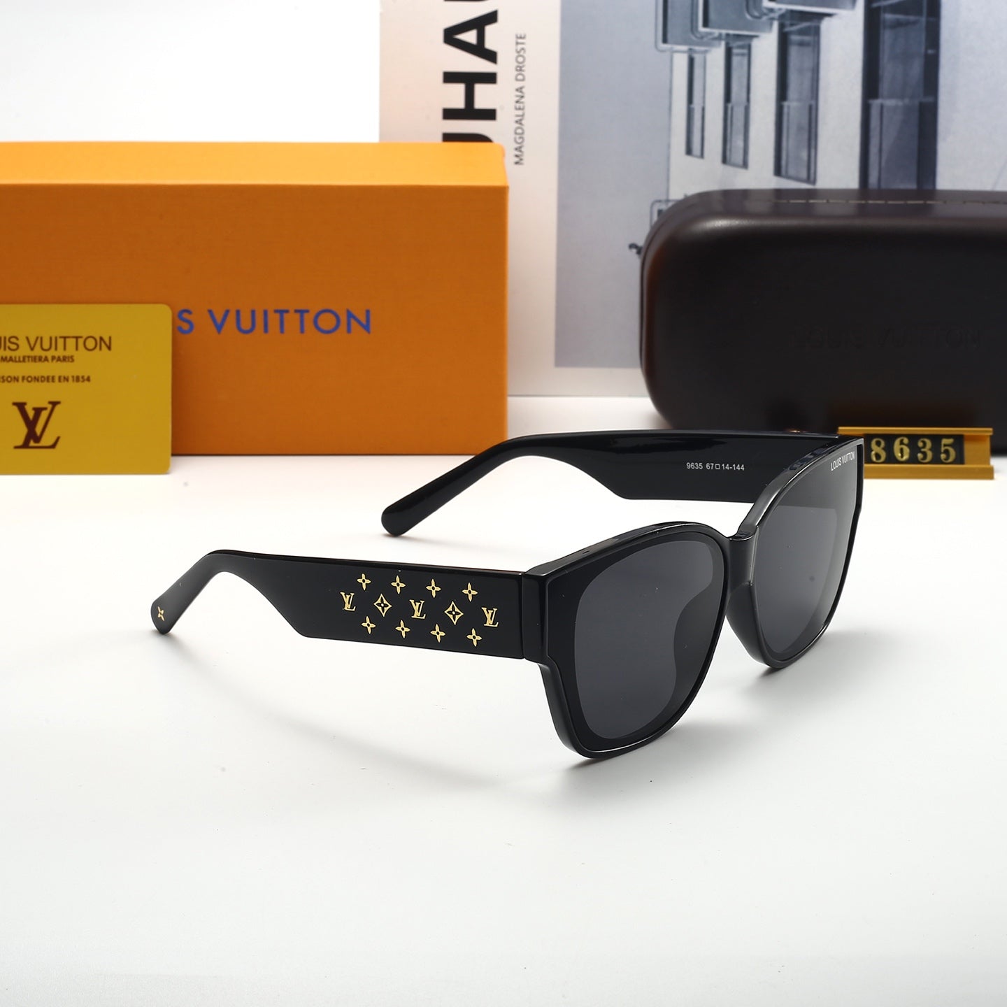 sunglasses / model:8635