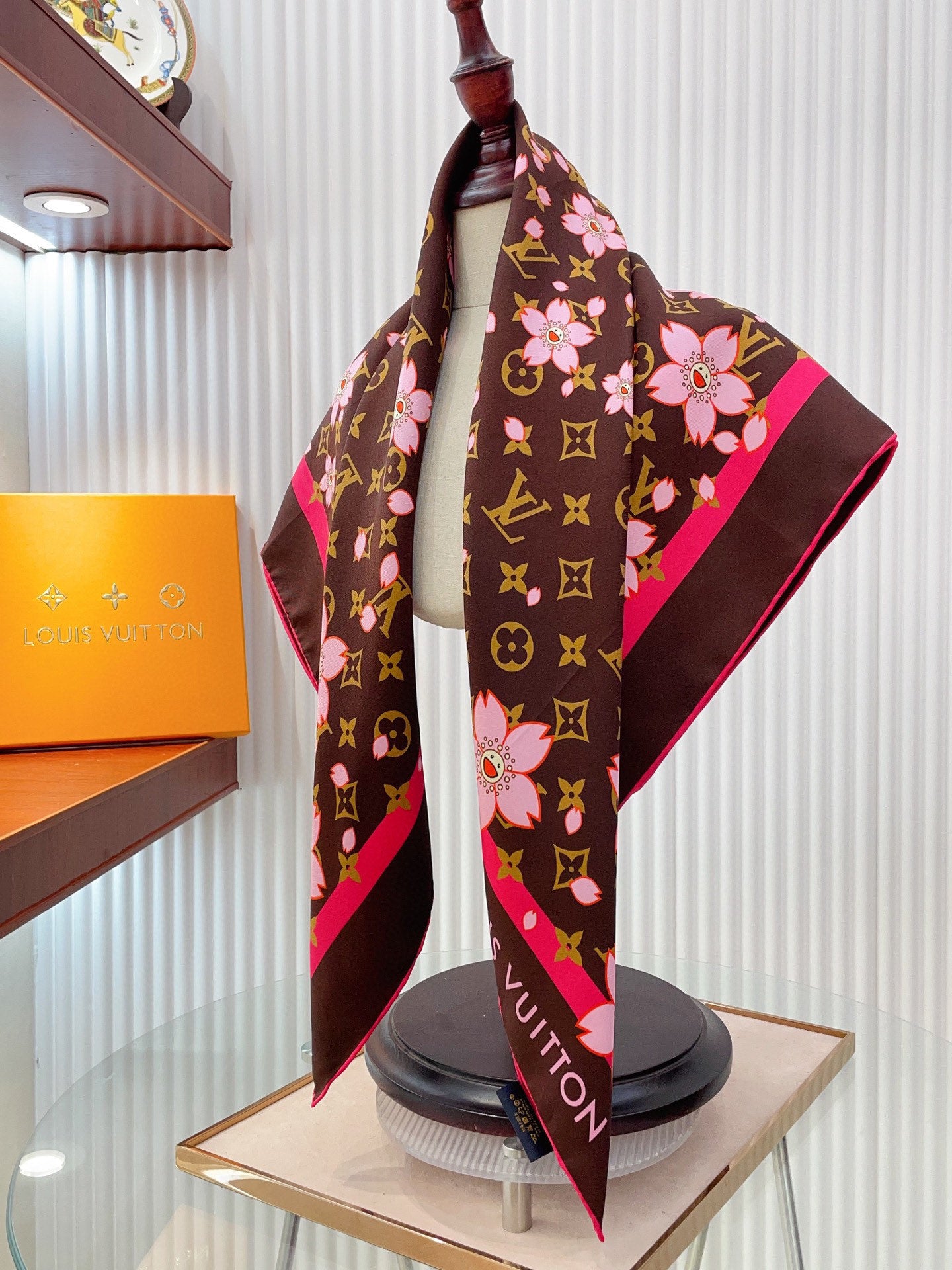 scarf/model: T55