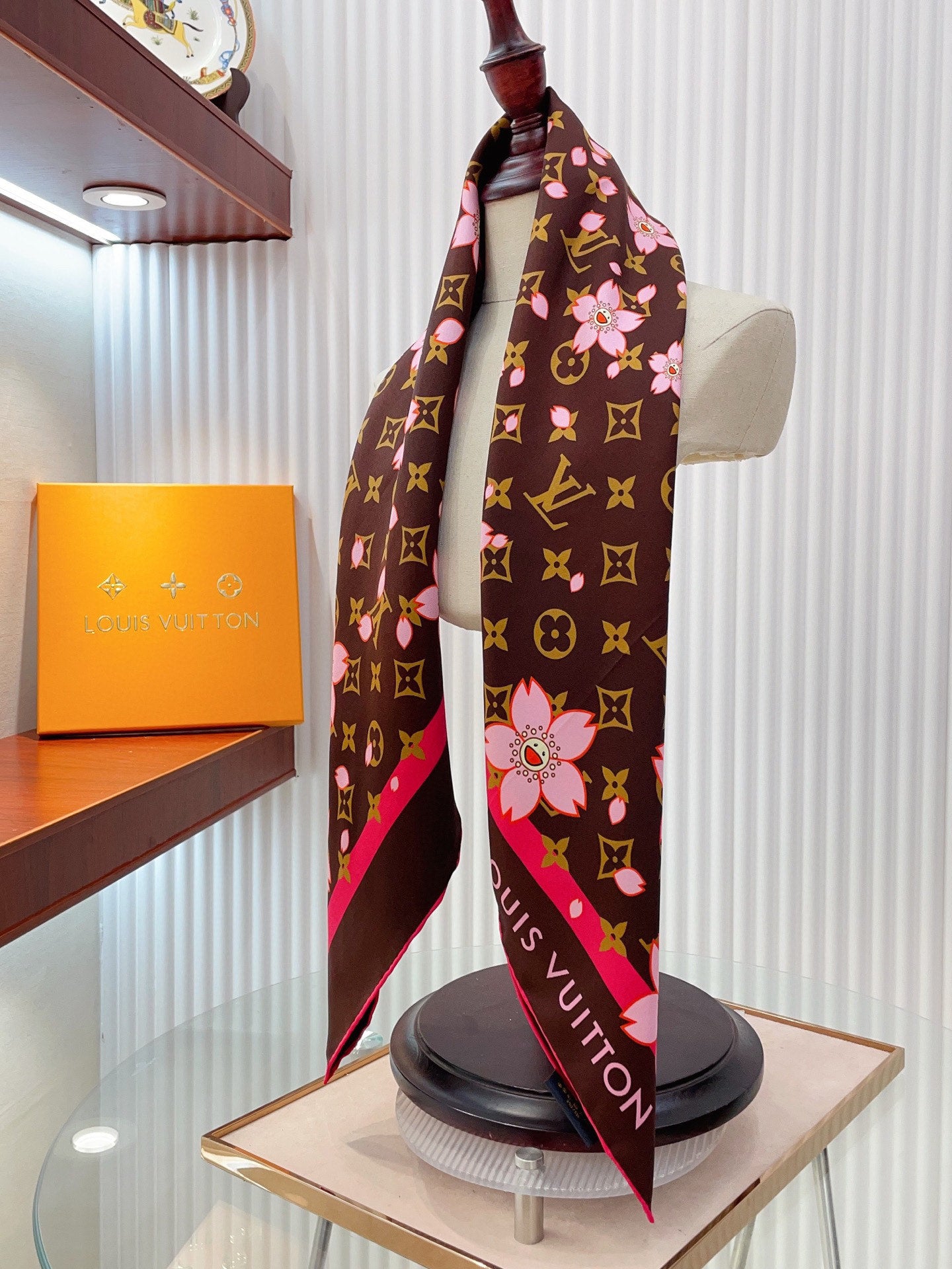 scarf/model: T55