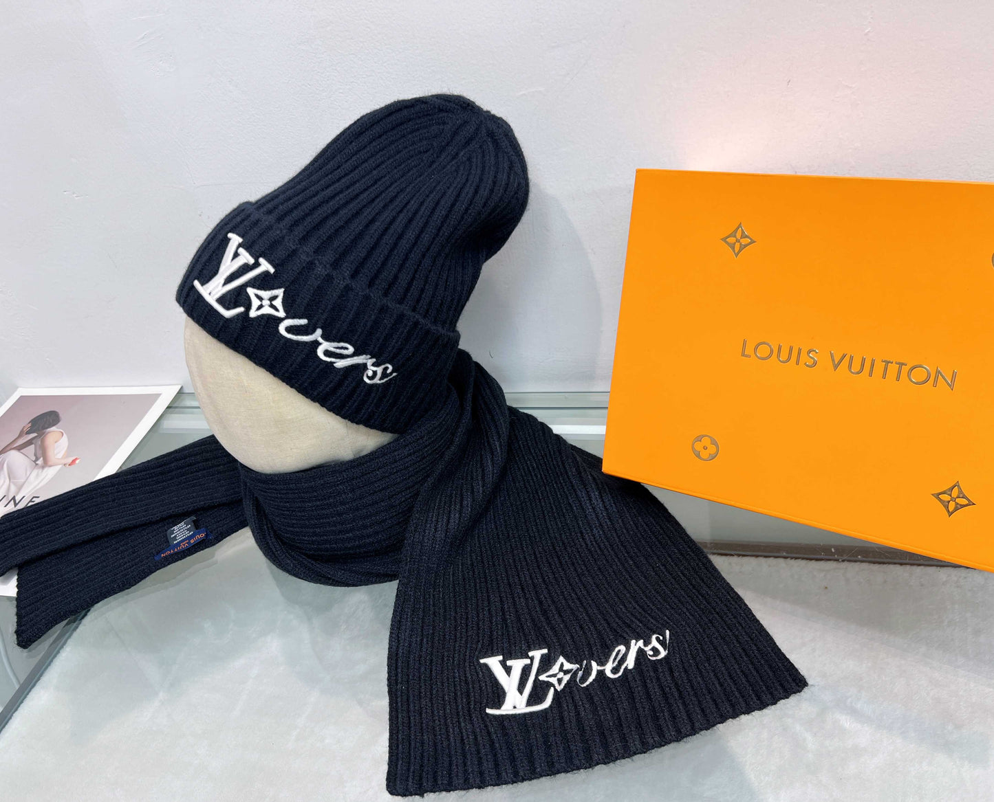 scarf + hat/model: T67