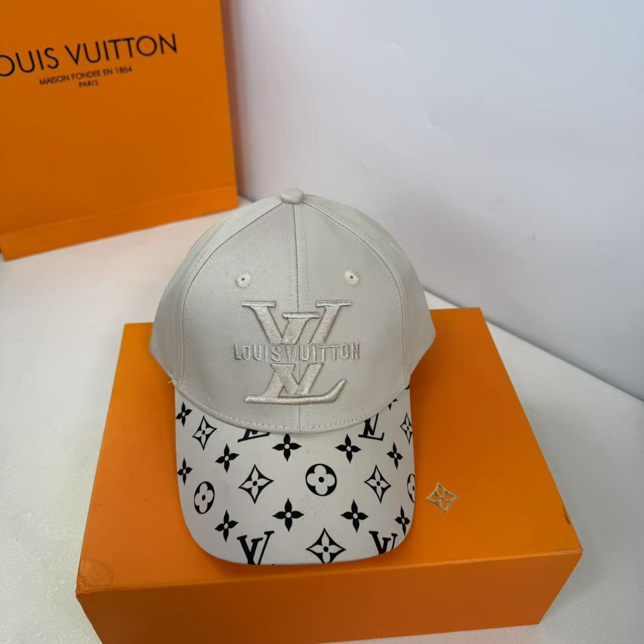 hat/ model: T36