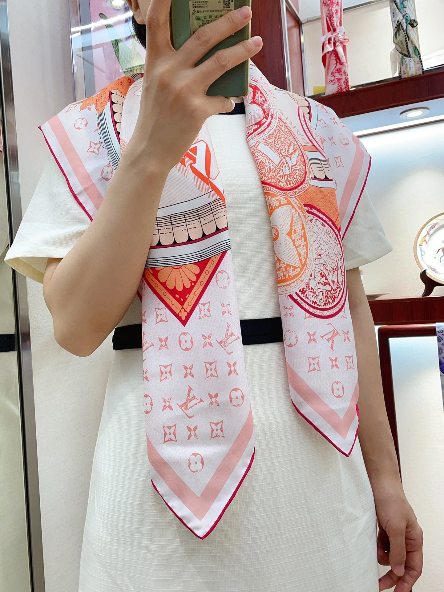scarf/model: T57