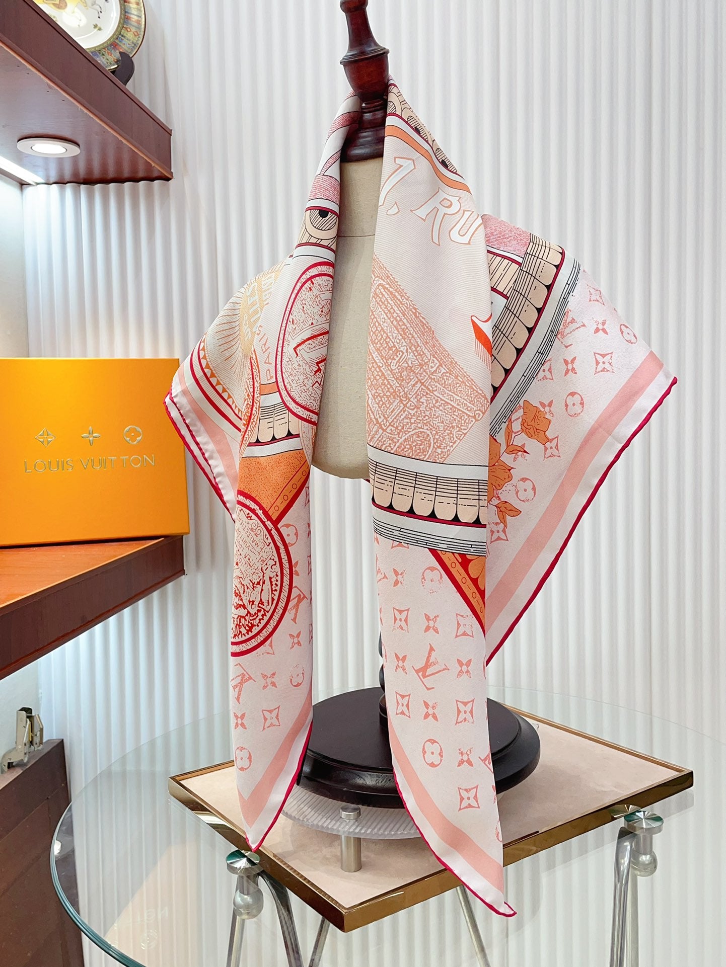 scarf/model: T57