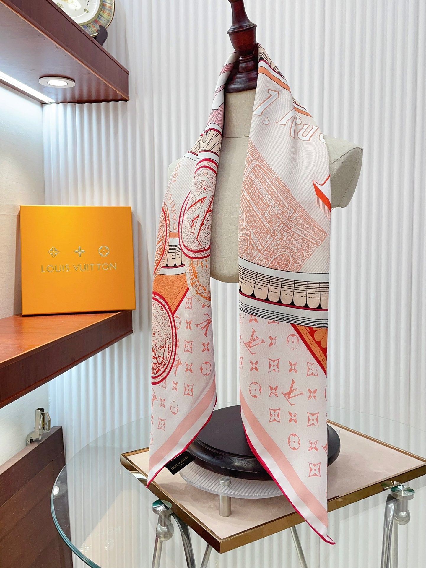 scarf/model: T57