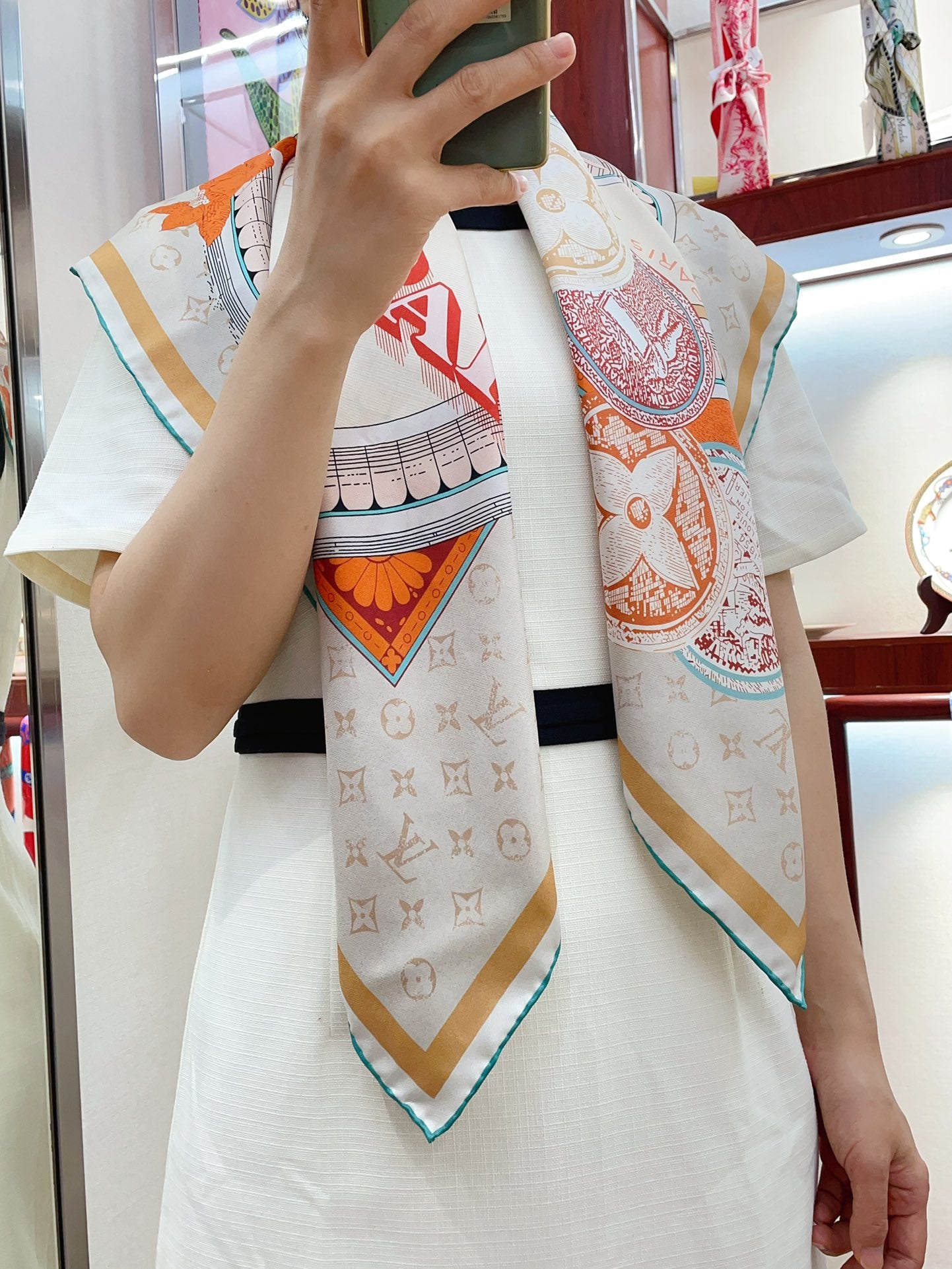 scarf/model: T57