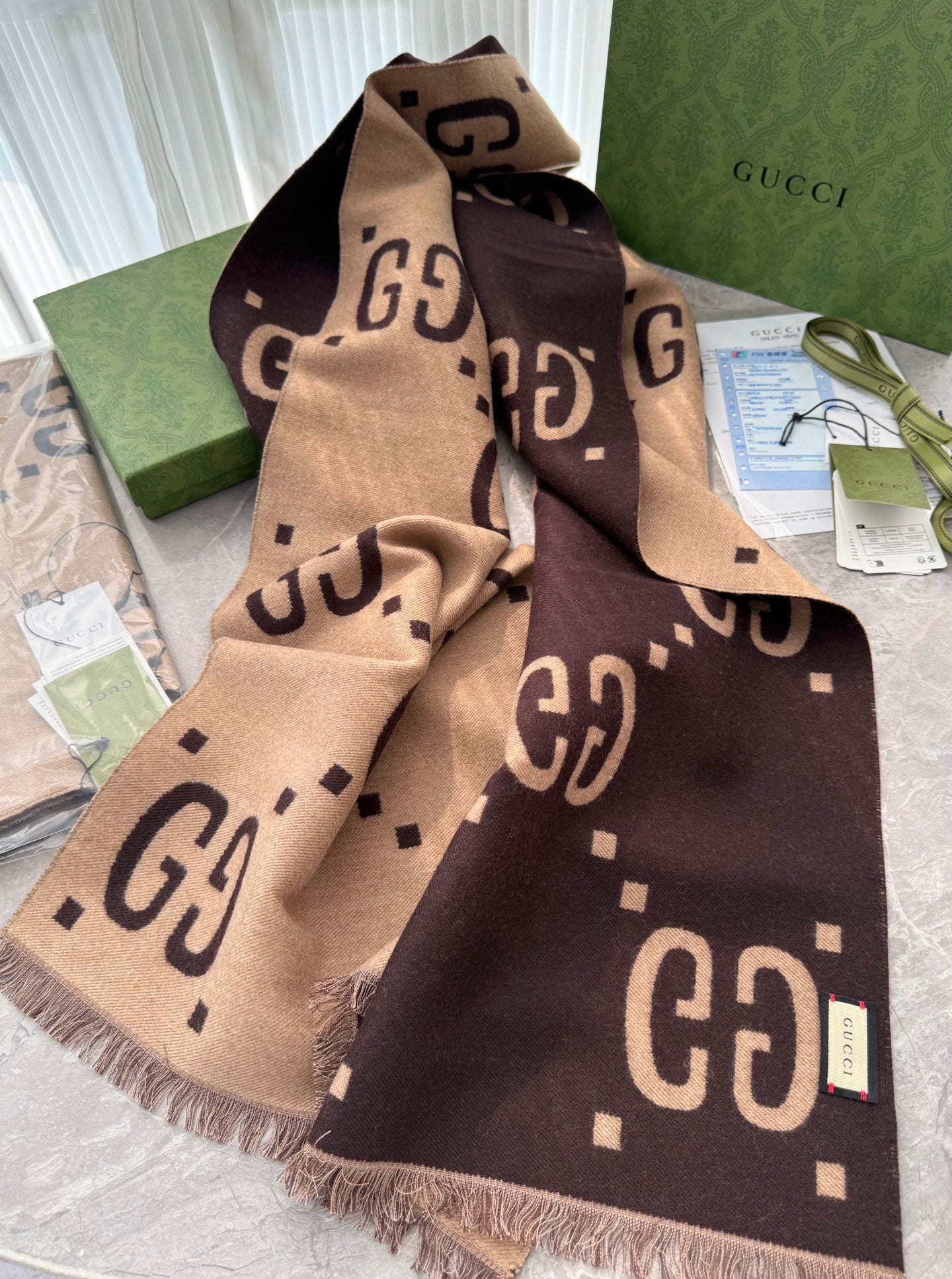 scarf/model: T72