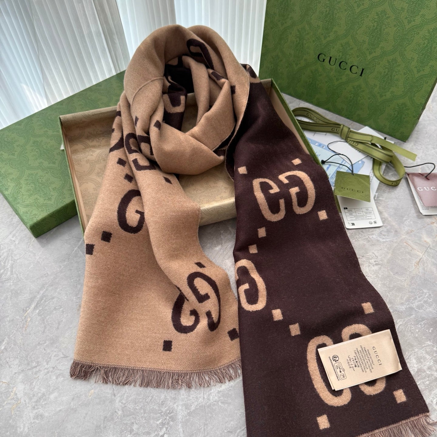 scarf/model: T72