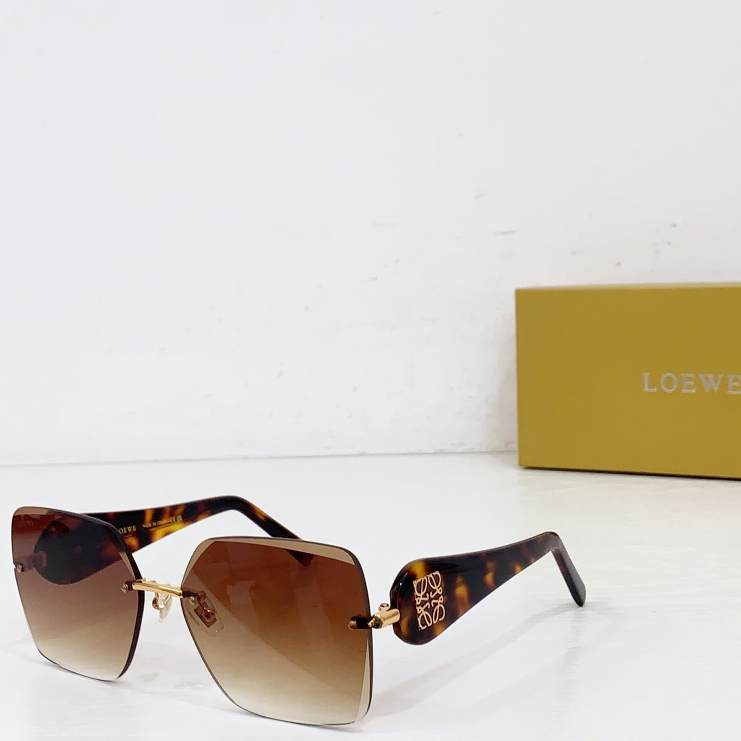 Sunglasses/Quality: 5A/Model:LW5131S