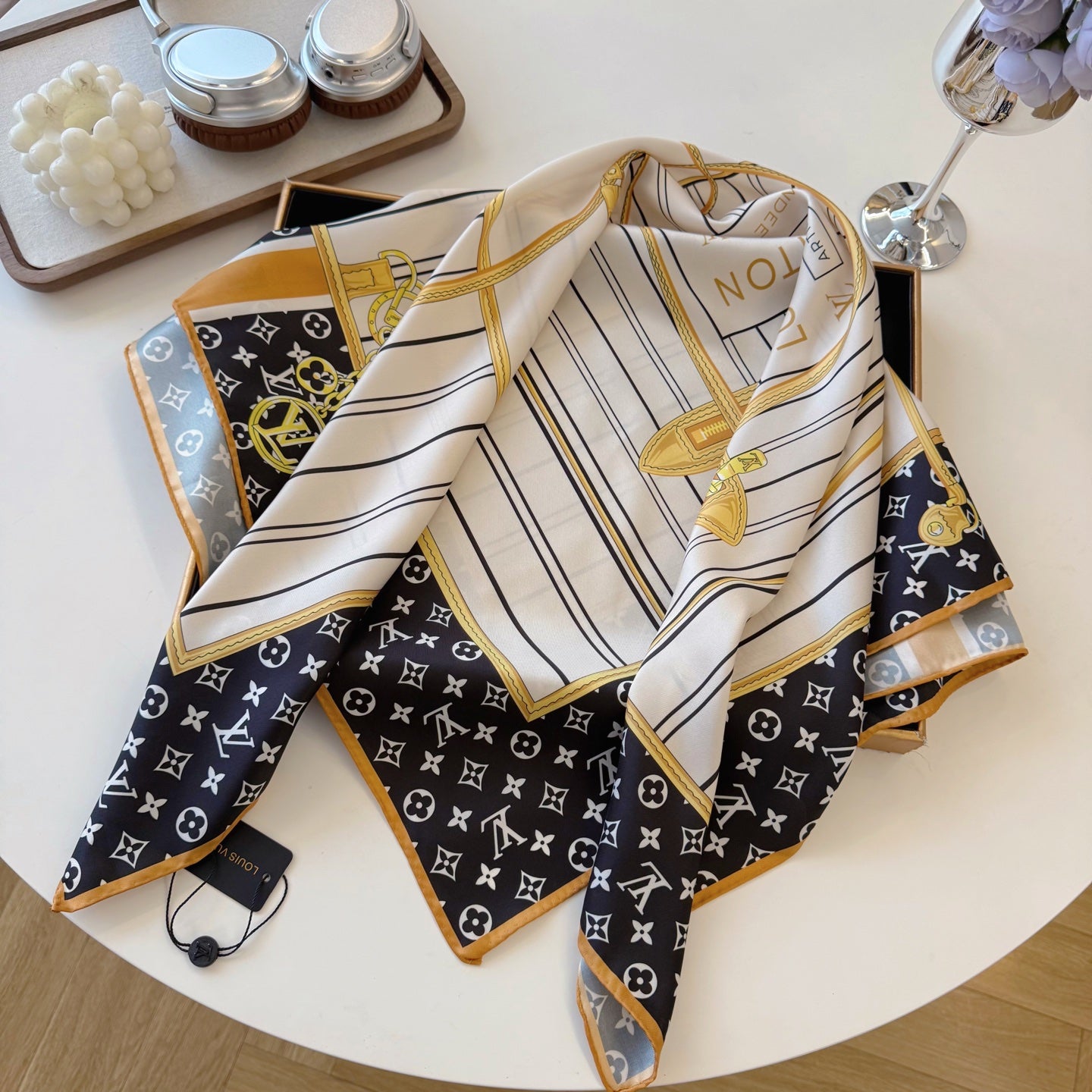 scarf/model: T58