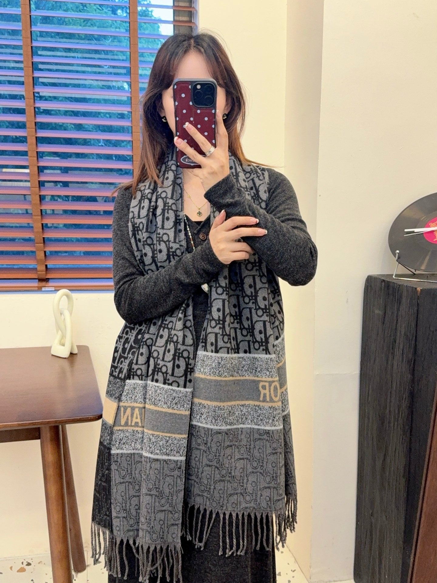 scarf/model: T59