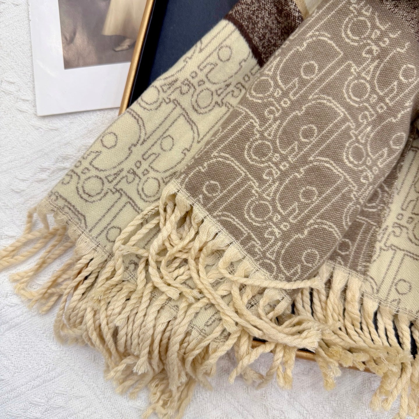 scarf/model: T59