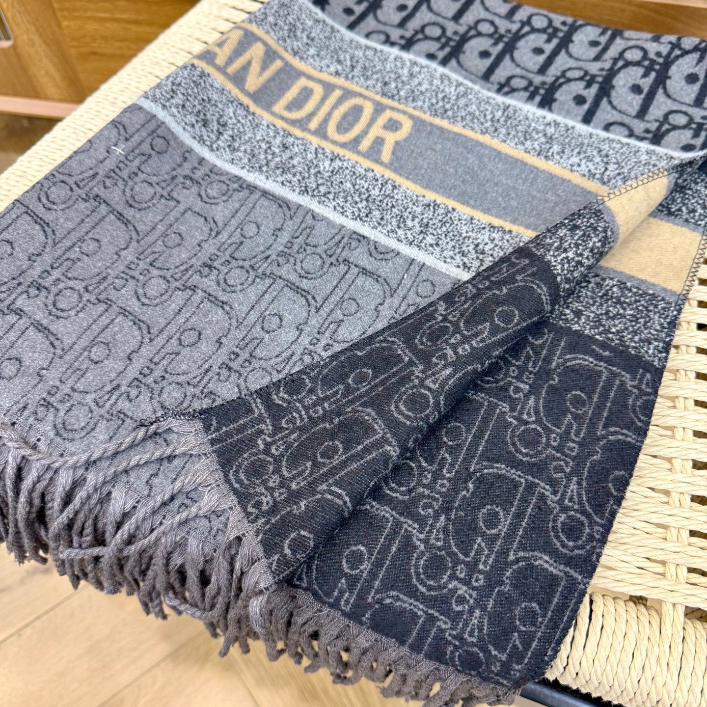 scarf/model: T59