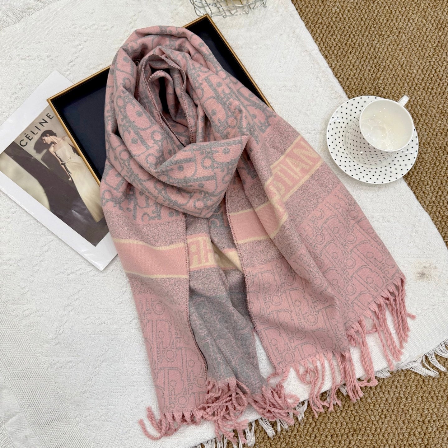 scarf/model: T59