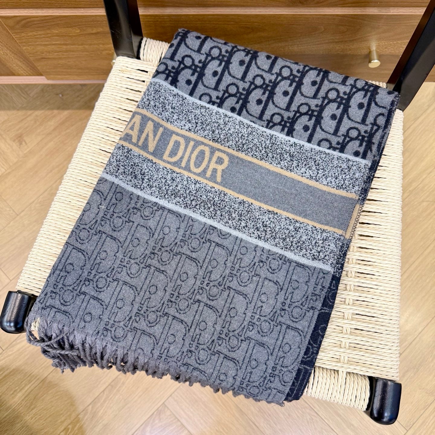 scarf/model: T59