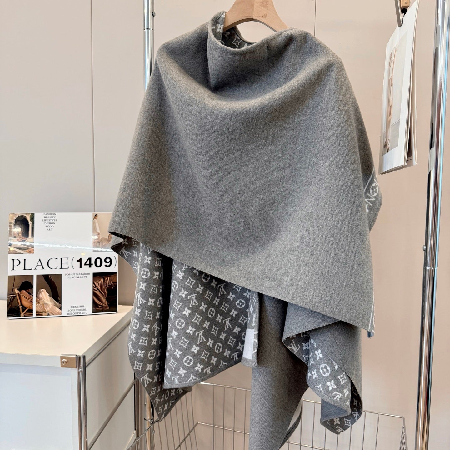 Coat and cloak/model: T68