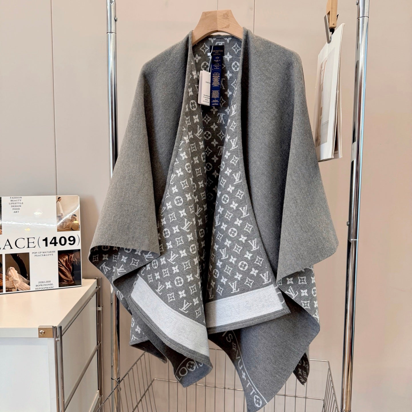 Coat and cloak/model: T68