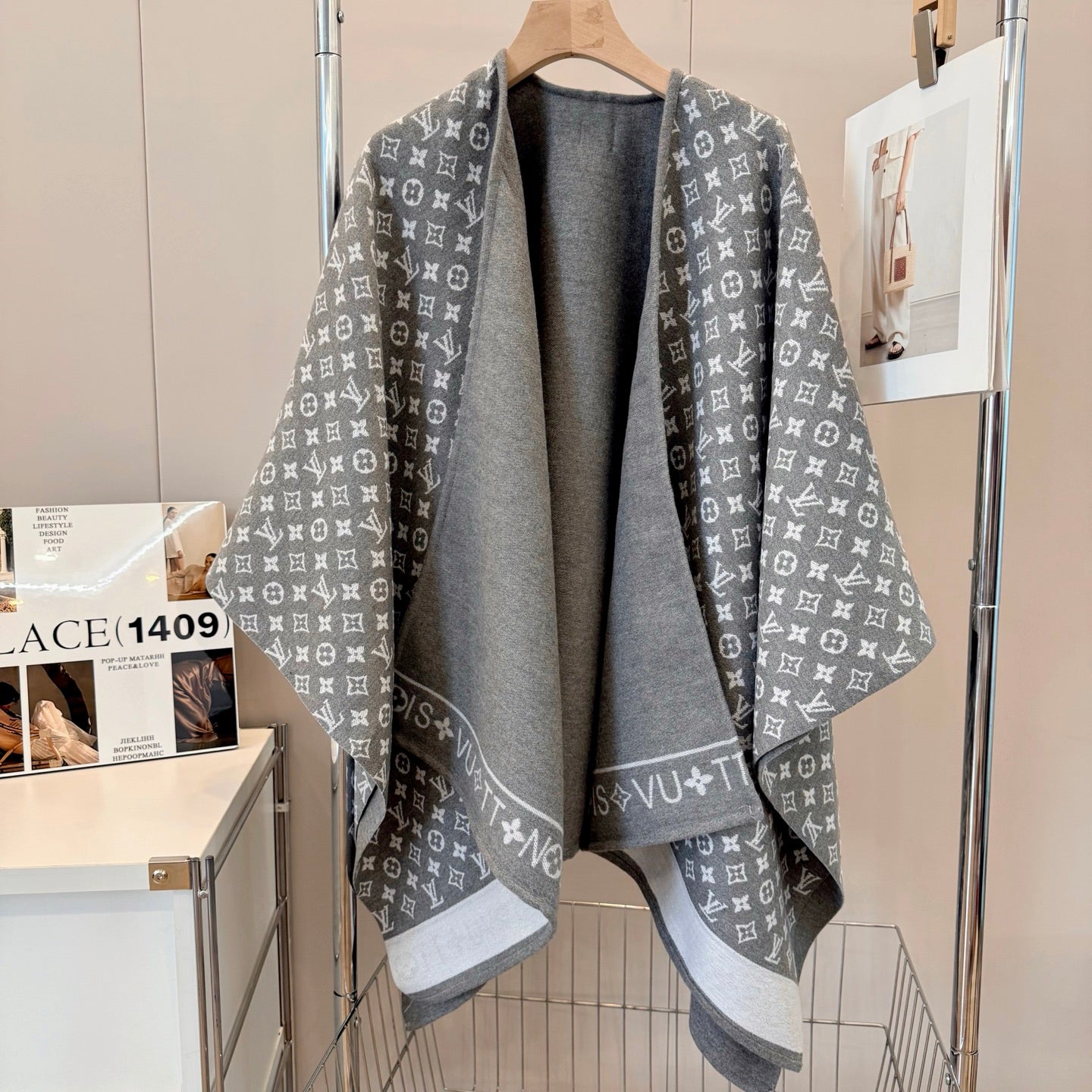 Coat and cloak/model: T68