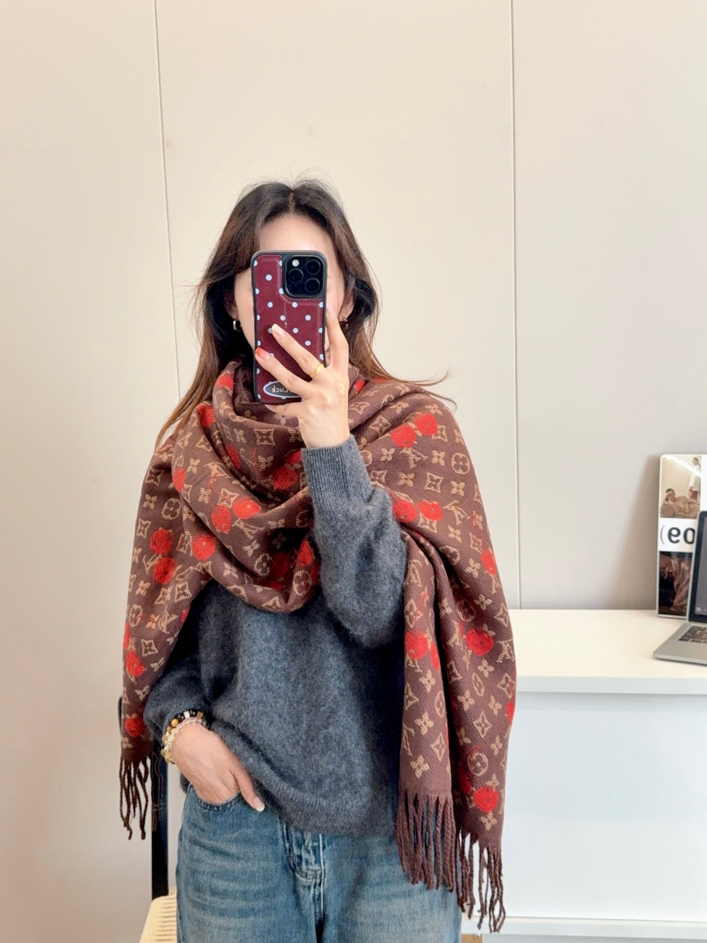 scarf/model: T73