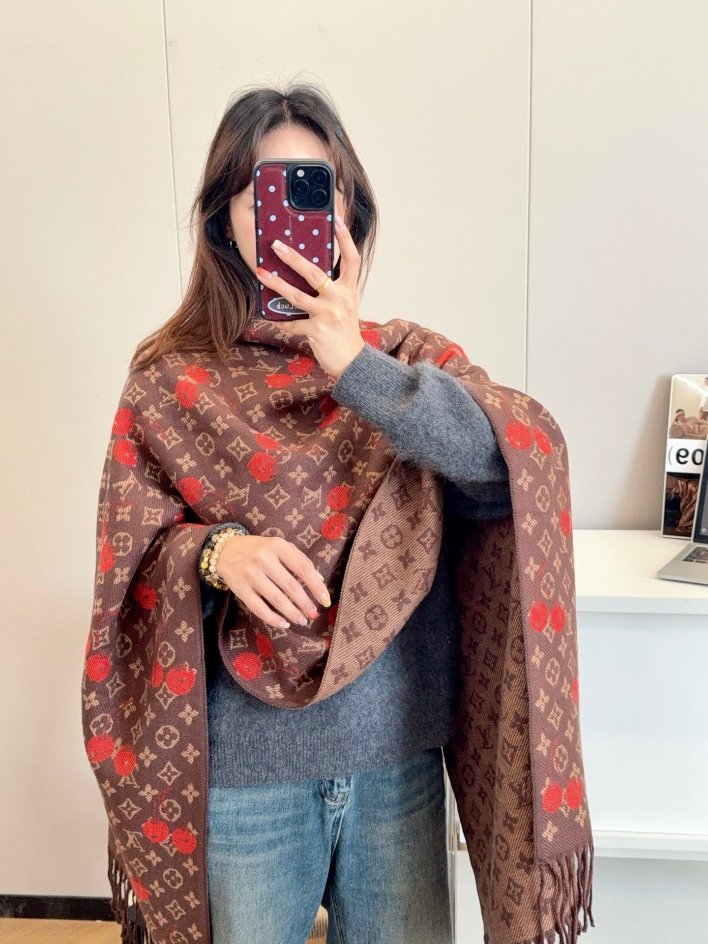 scarf/model: T73