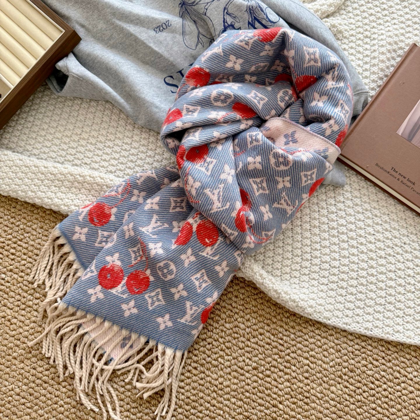 scarf/model: T73