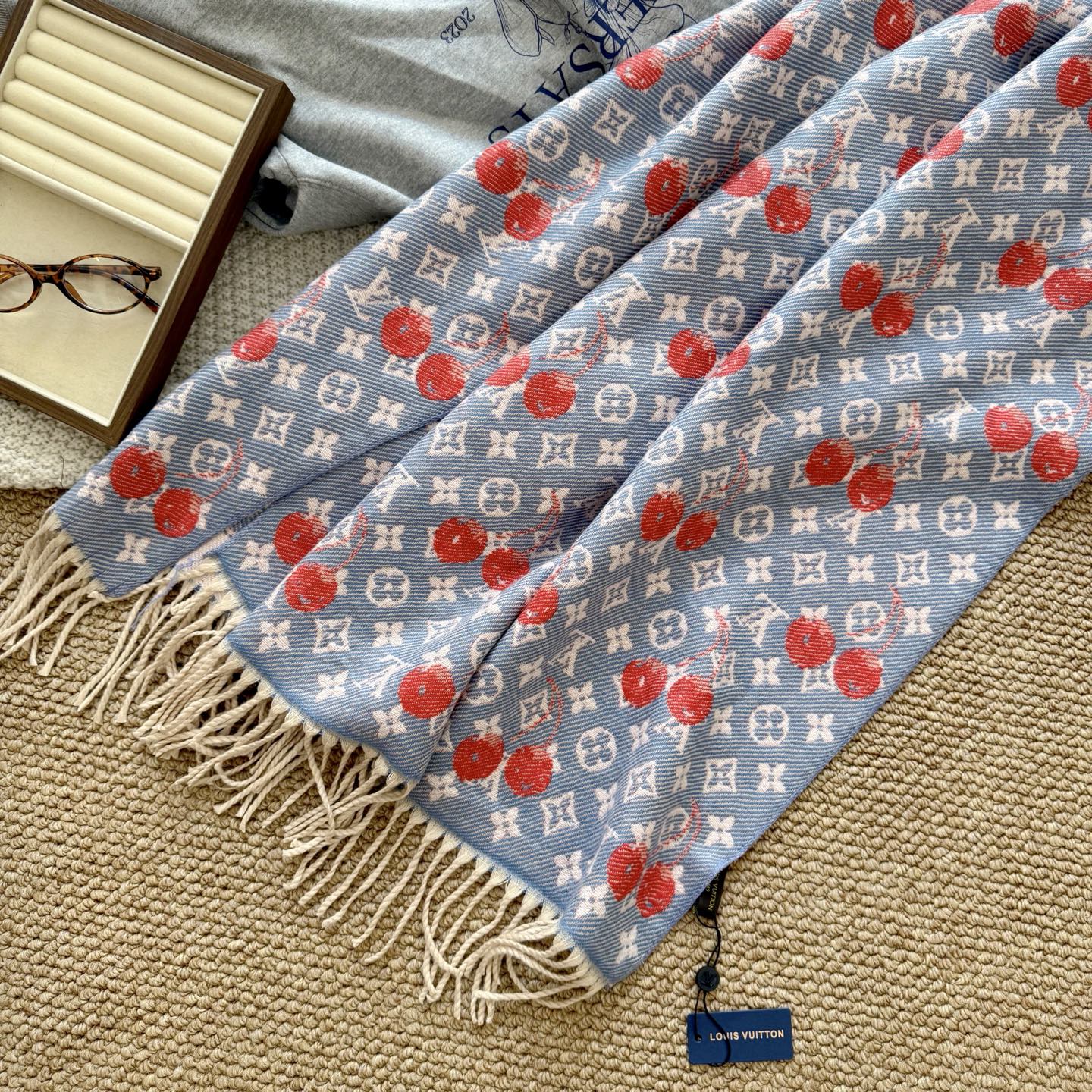 scarf/model: T73