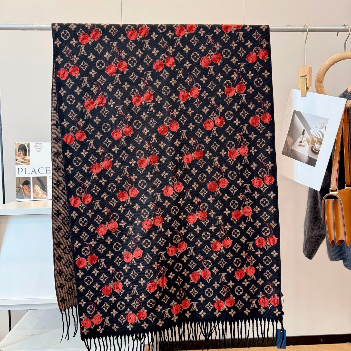 scarf/model: T73