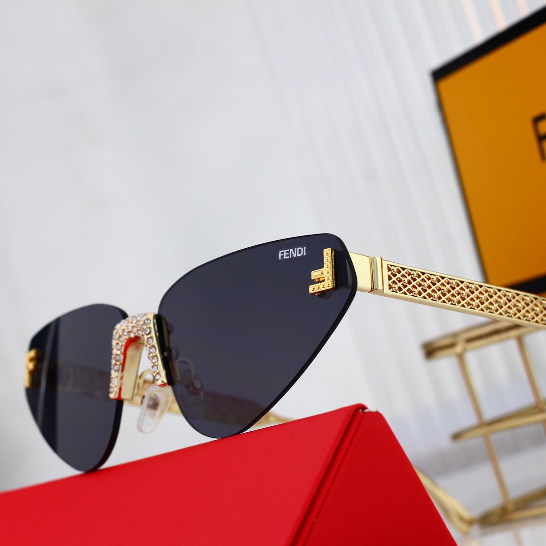 Sunglasses/model:00252