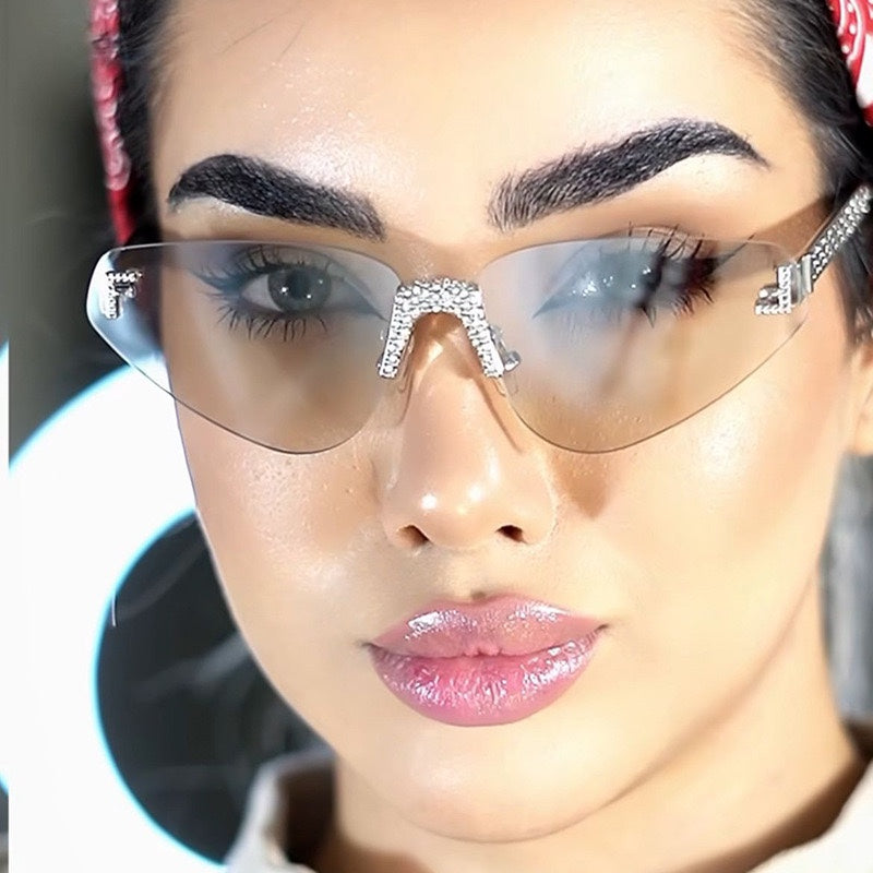 Sunglasses/model:00252