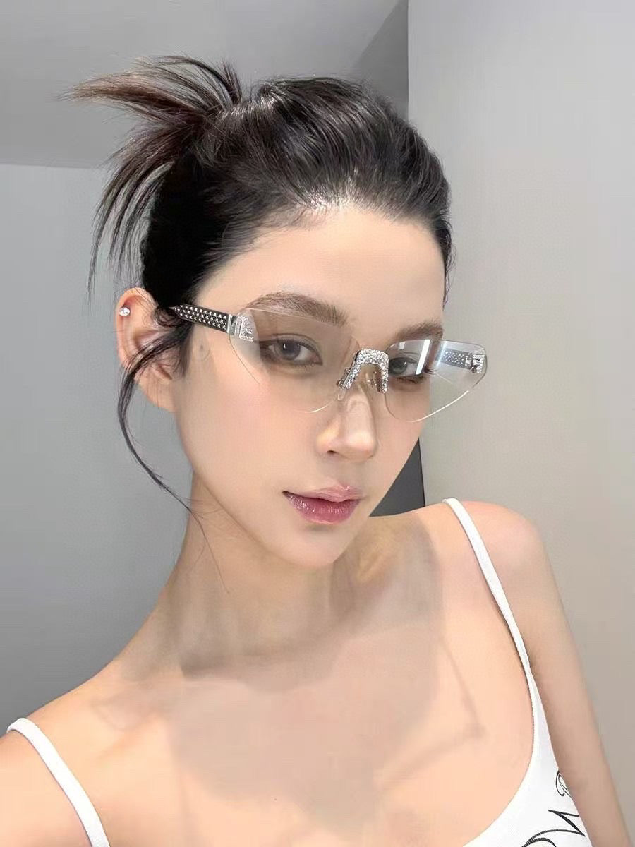 Sunglasses/model:00252