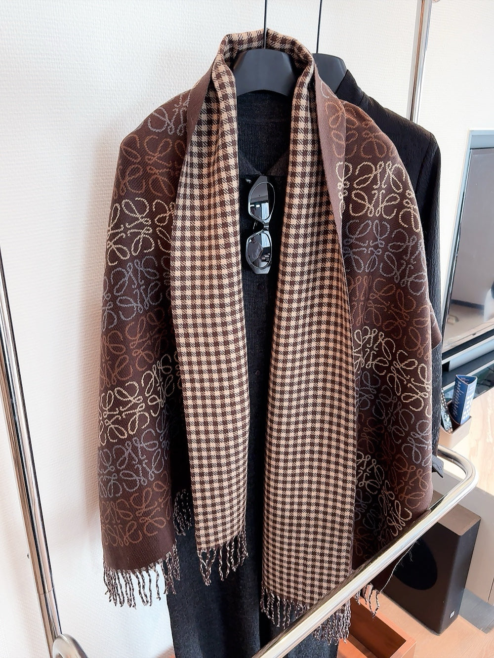 scarf/model: T60