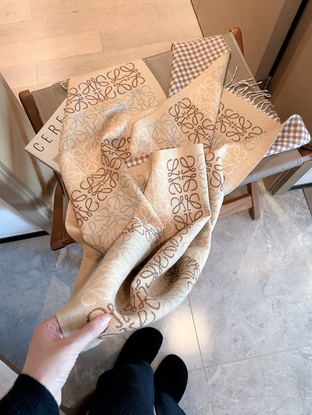 scarf/model: T60