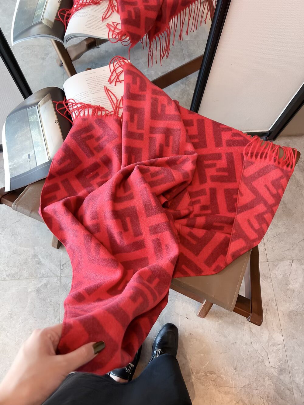 scarf/model: T69
