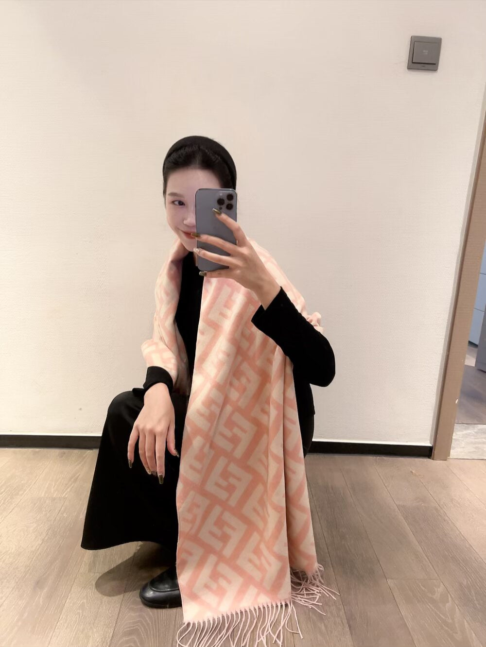 scarf/model: T69