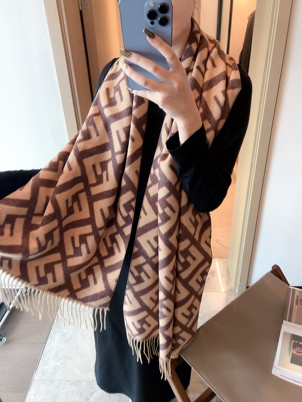 scarf/model: T69