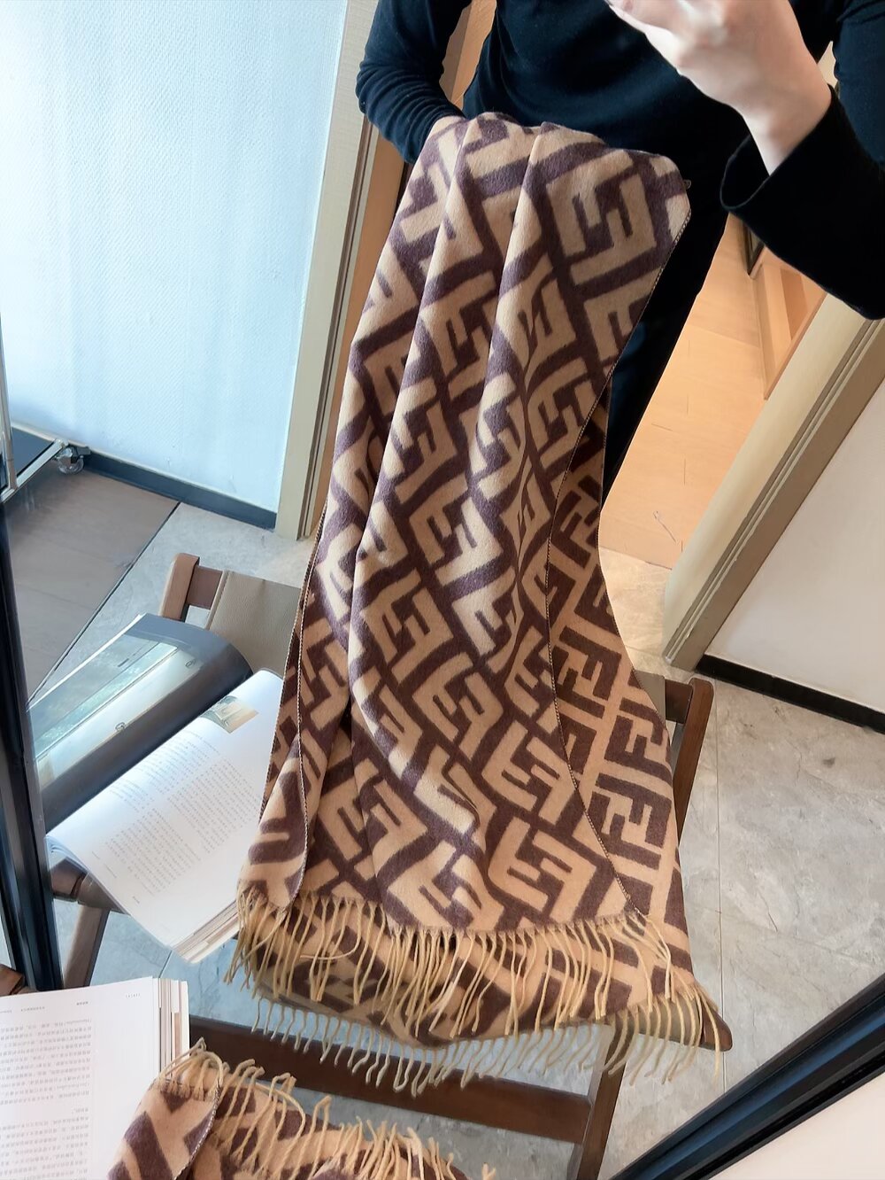 scarf/model: T69