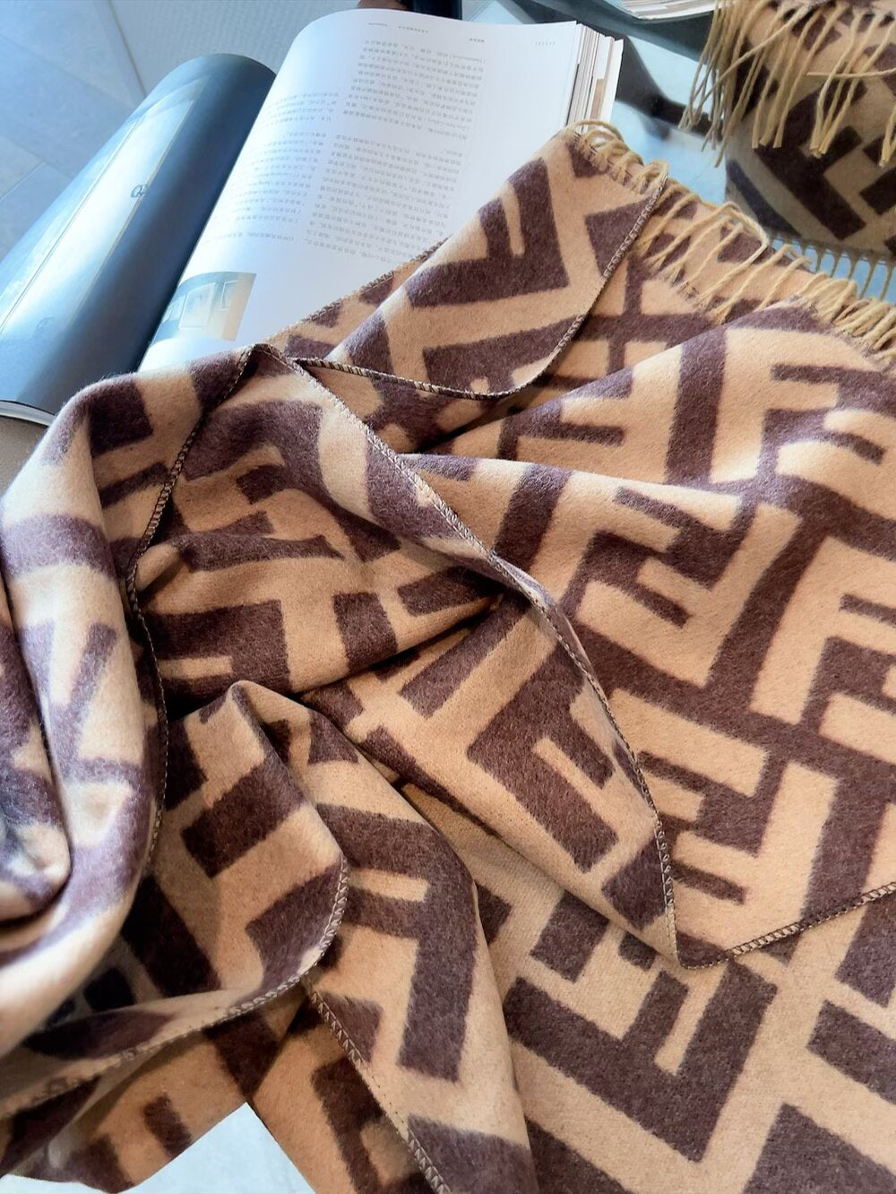scarf/model: T69